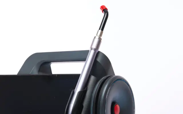 Dental laser unit with its handpiece